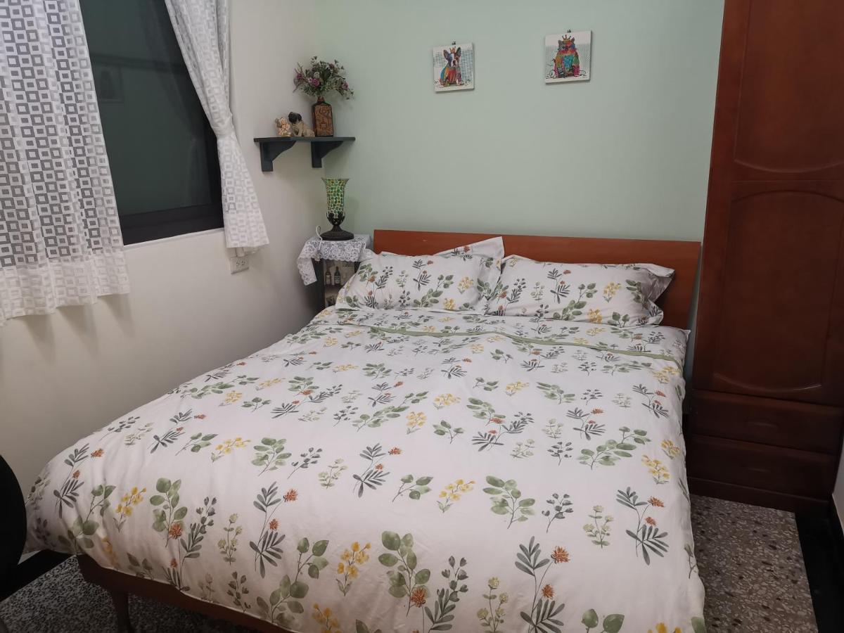 摩登旅宿 Tainan Exteriör bild