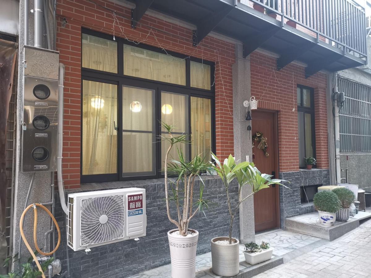 摩登旅宿 Tainan Exteriör bild
