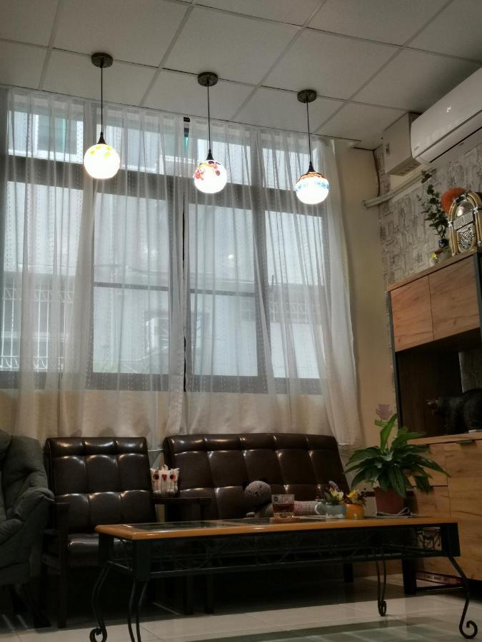摩登旅宿 Tainan Exteriör bild