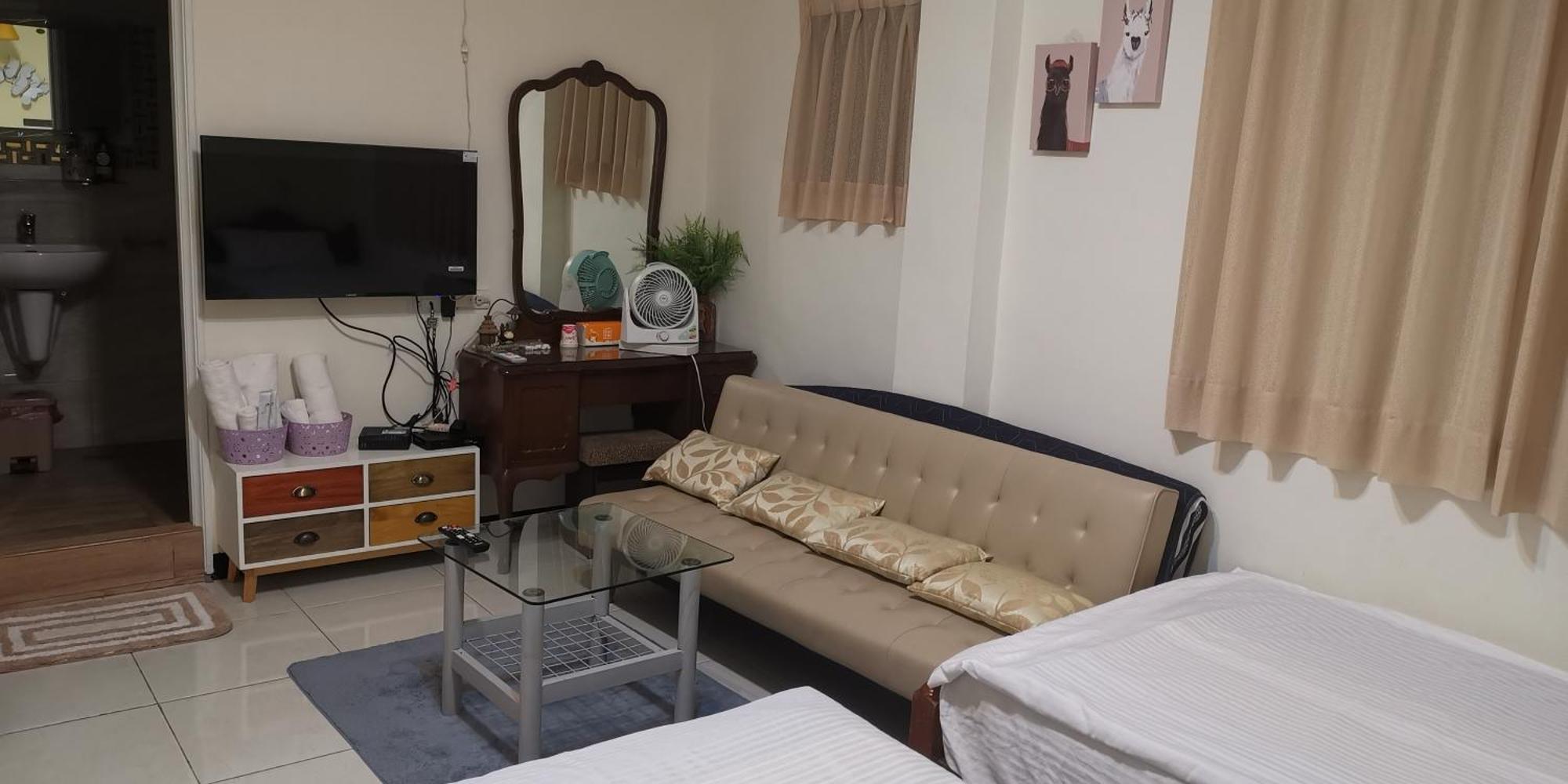 摩登旅宿 Tainan Exteriör bild